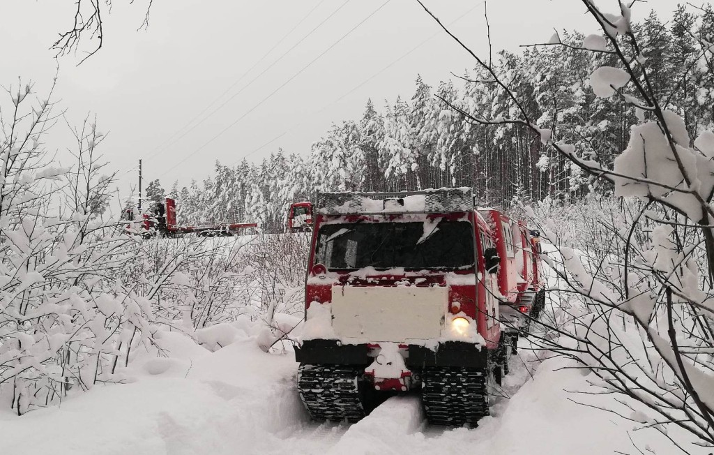 Päästeauto_metsateel.jpg