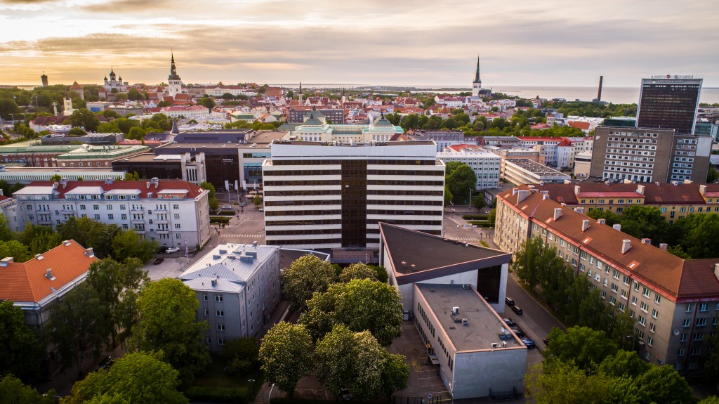 välismin maja droonifoto